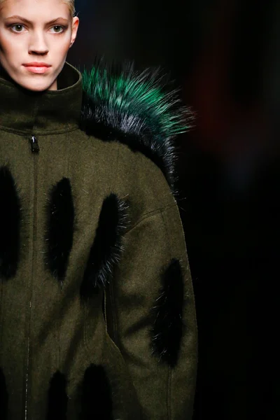 Look 15
